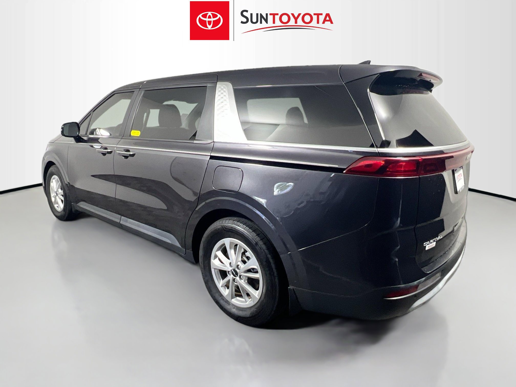 Used 2023 Kia Carnival LX FWD image 6