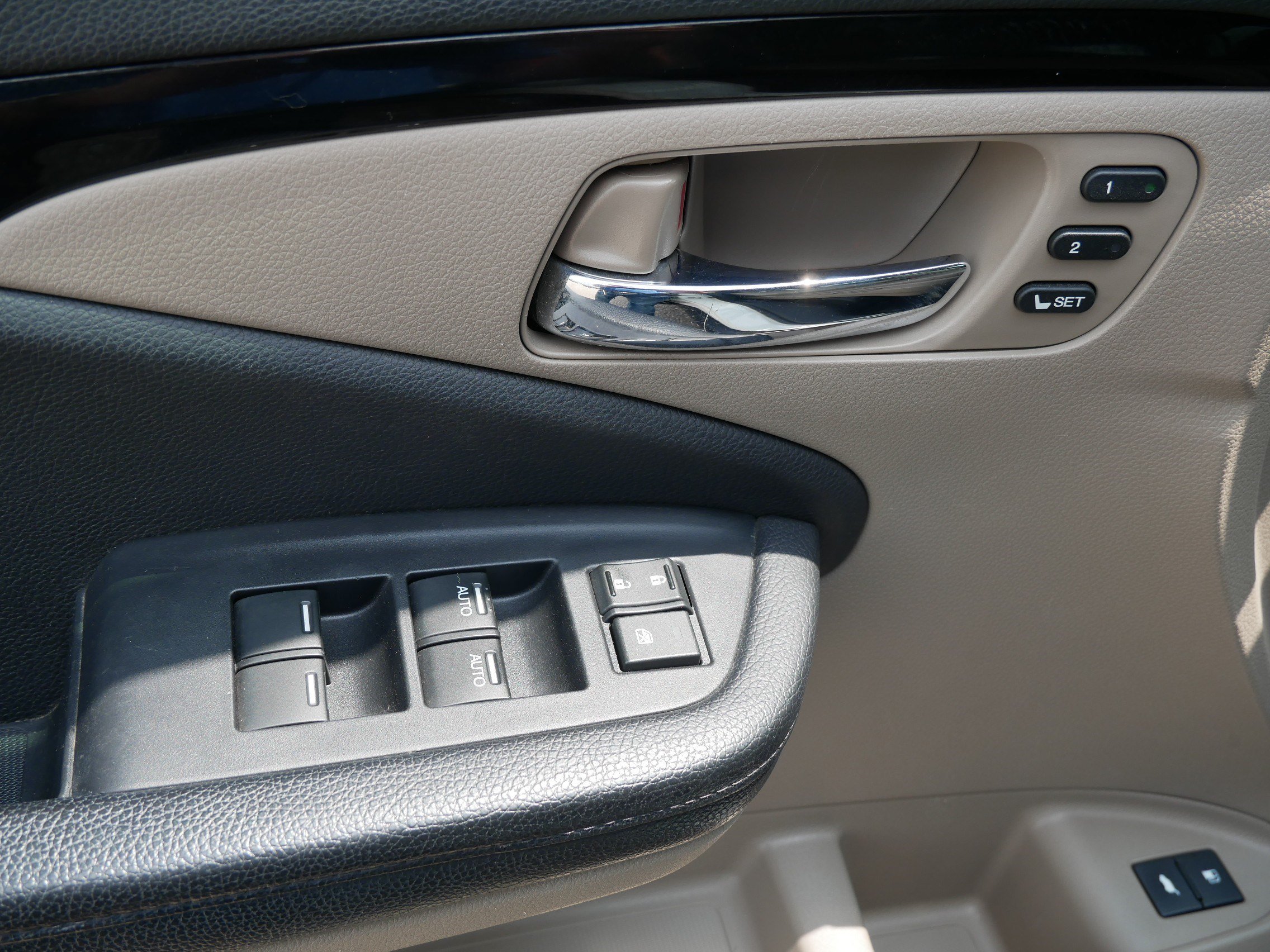 Used 2016 Honda Pilot Elite image 19