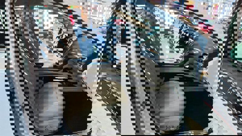 Used 2020 Lincoln MKZ w/ Convenience Package image 28