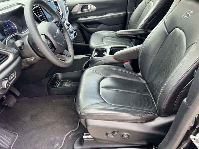 Used 2022 Chrysler Pacifica Touring-L w/ S Appearance Package FWD image 18