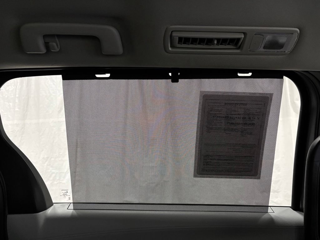 Used 2026 Toyota Sienna LE FWD image 45