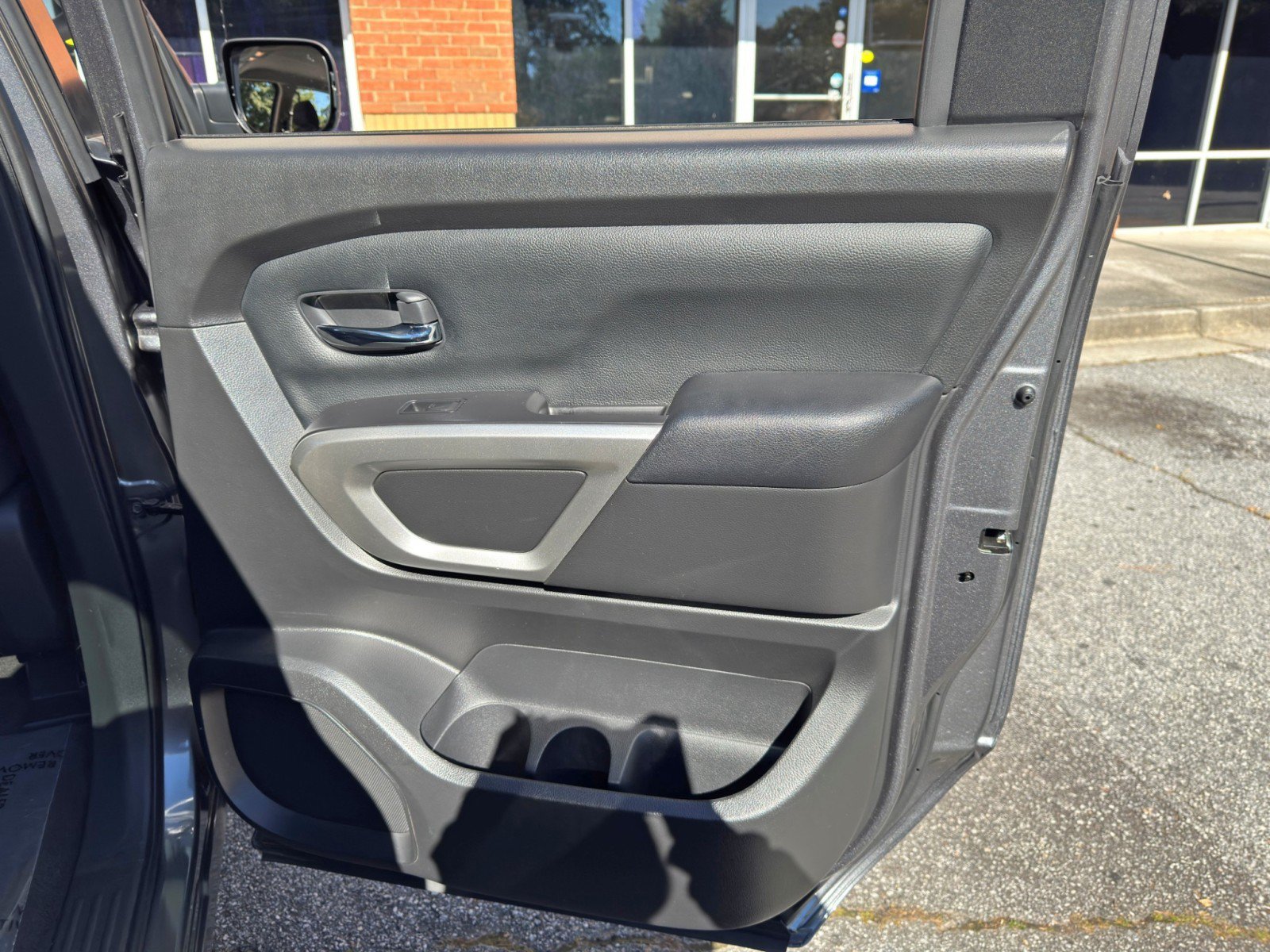 Used 2021 Nissan Titan SV RWD image 35