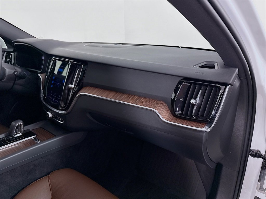 Used 2024 Volvo V60 B5 Cross Country Plus w/ Protection Package Premier image 31