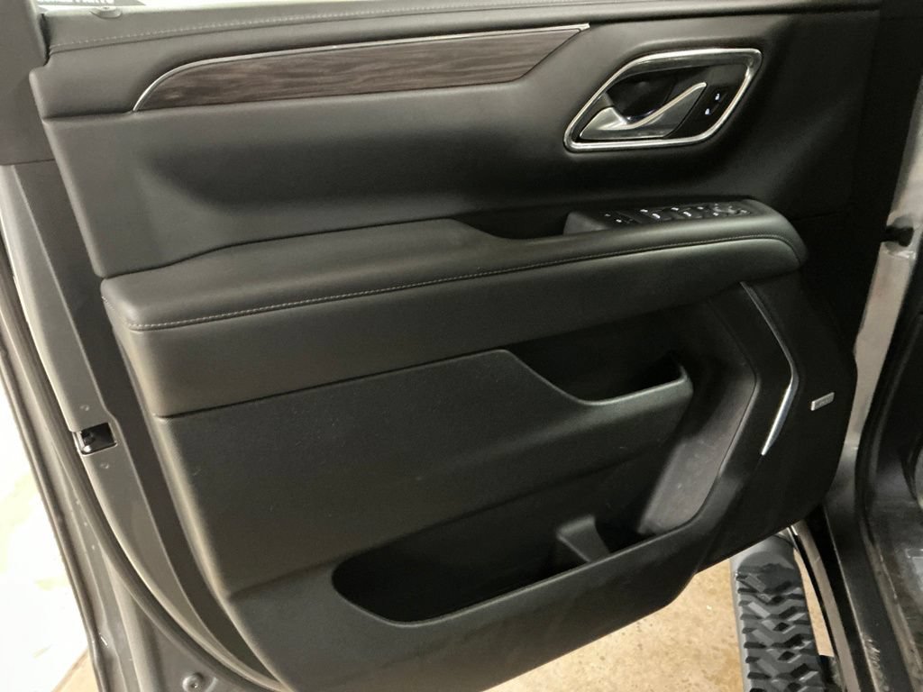 Used 2022 Chevrolet Suburban Z71 w/ Z71 Off-Road Package AWD/4WD image 15