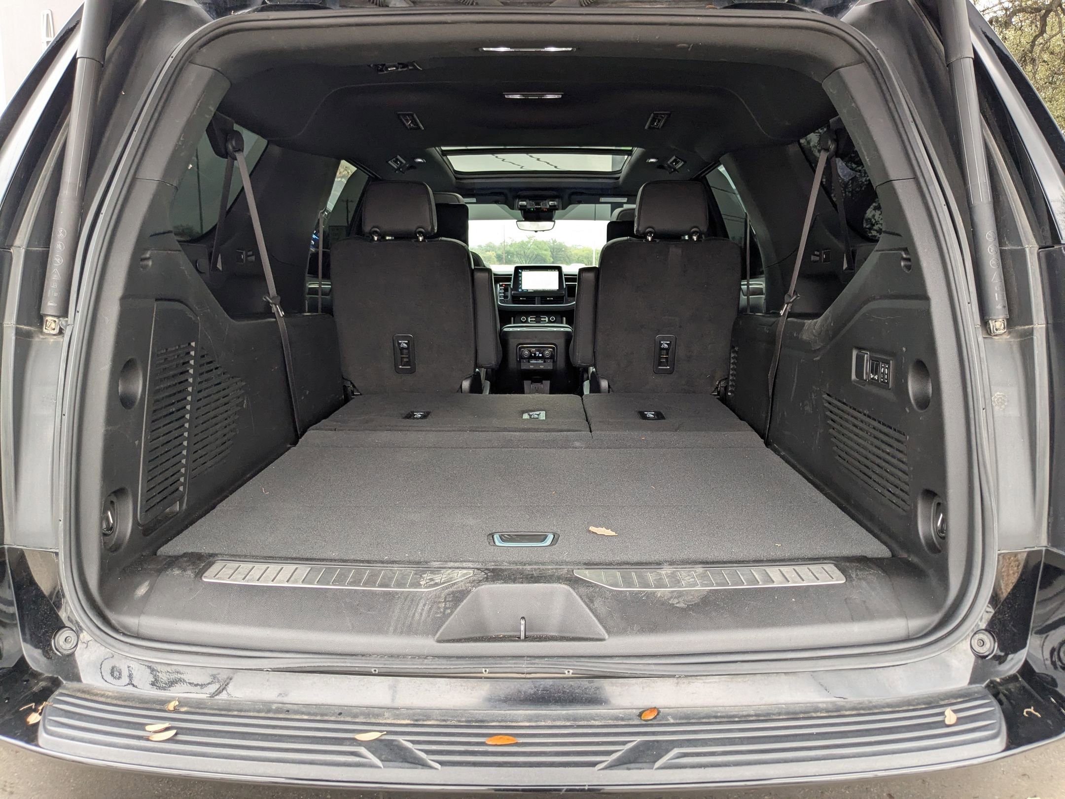 Used 2023 Chevrolet Suburban High Country w/ Advanced Technology Package image 26