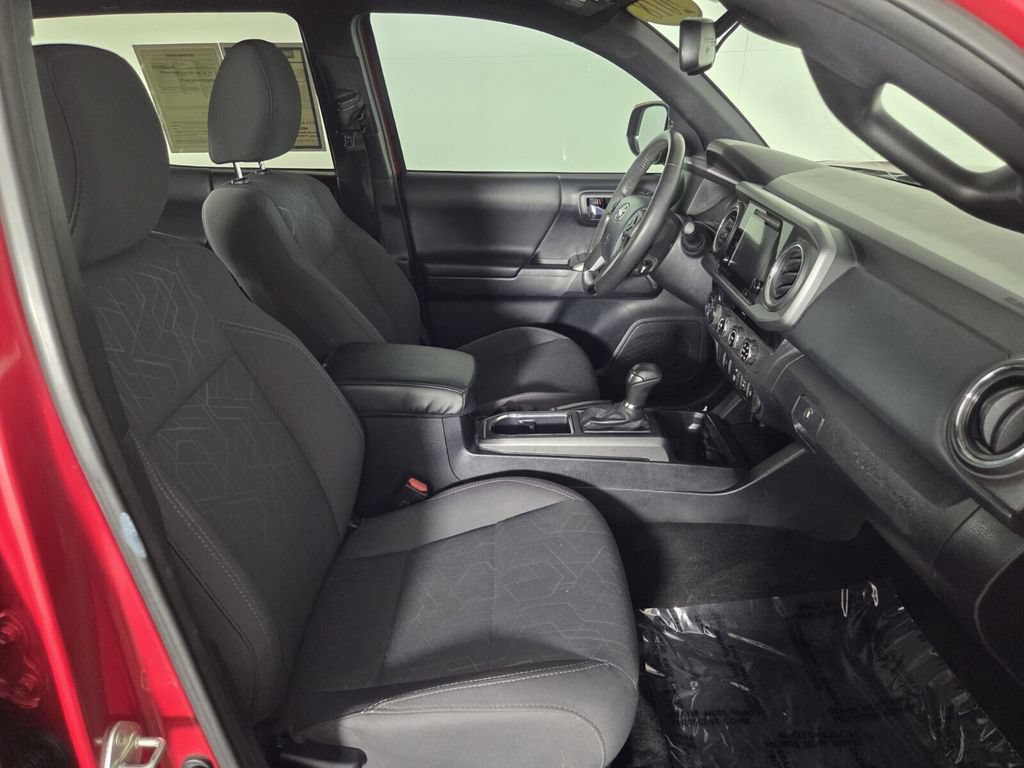 Used 2018 Toyota Tacoma TRD Off-Road AWD/4WD image 30