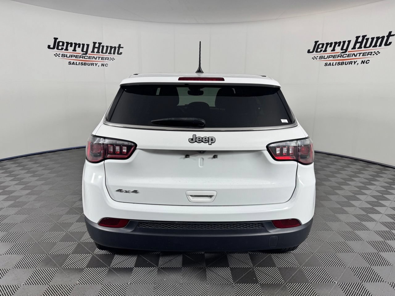 Used 2023 Jeep Compass Sport AWD/4WD image 8