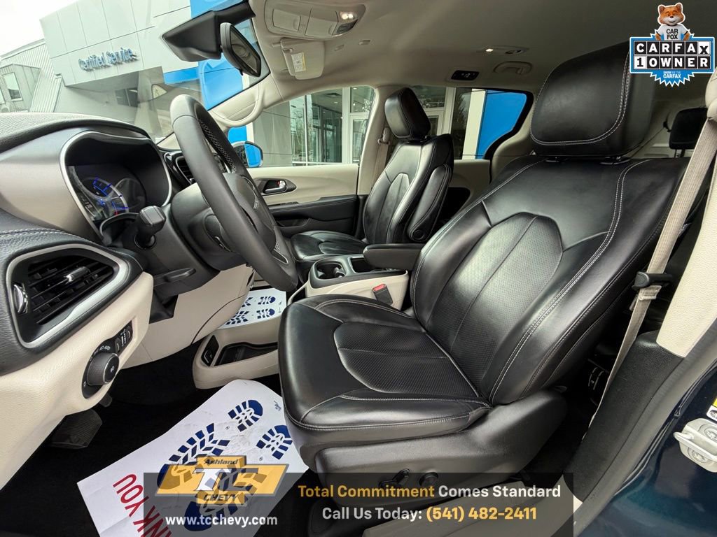 Used 2024 Chrysler Pacifica Select image 10