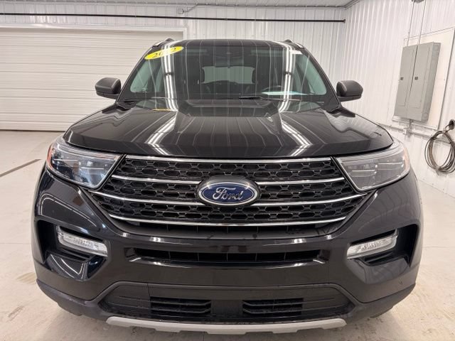 Used 2022 Ford Explorer XLT AWD/4WD image 2