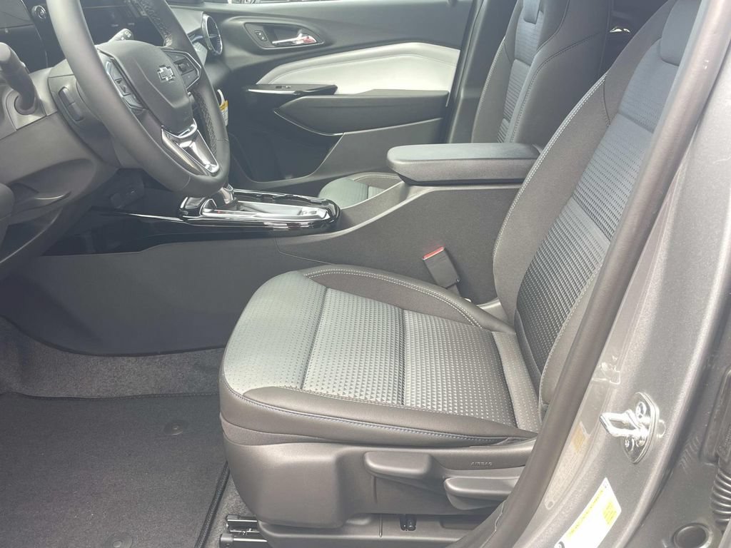 New 2026 Chevrolet Trax LT w/ Driver Confidence Package FWD image 15