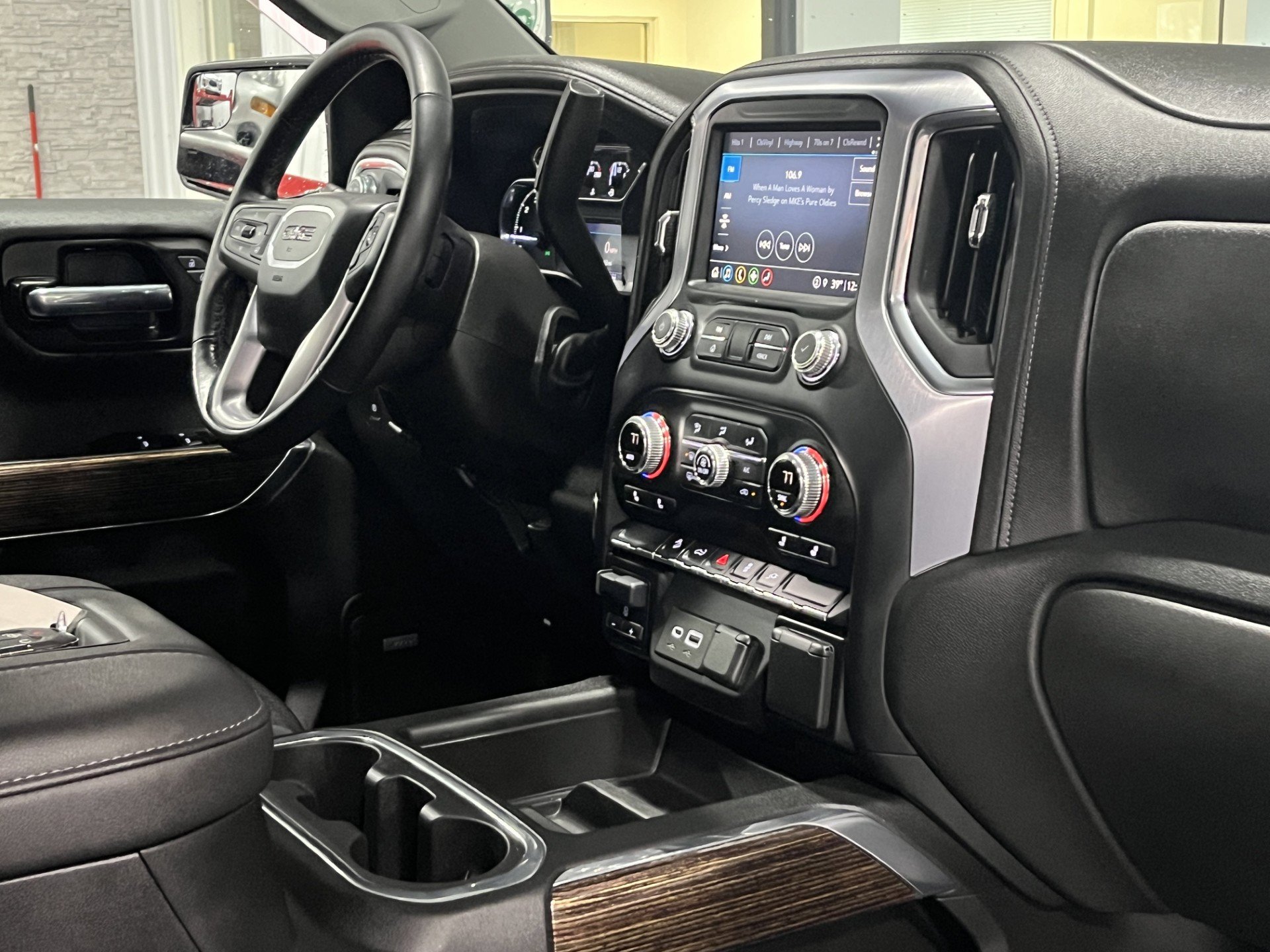 Certified 2022 GMC Sierra 1500 Elevation w/ Preferred Package image 11