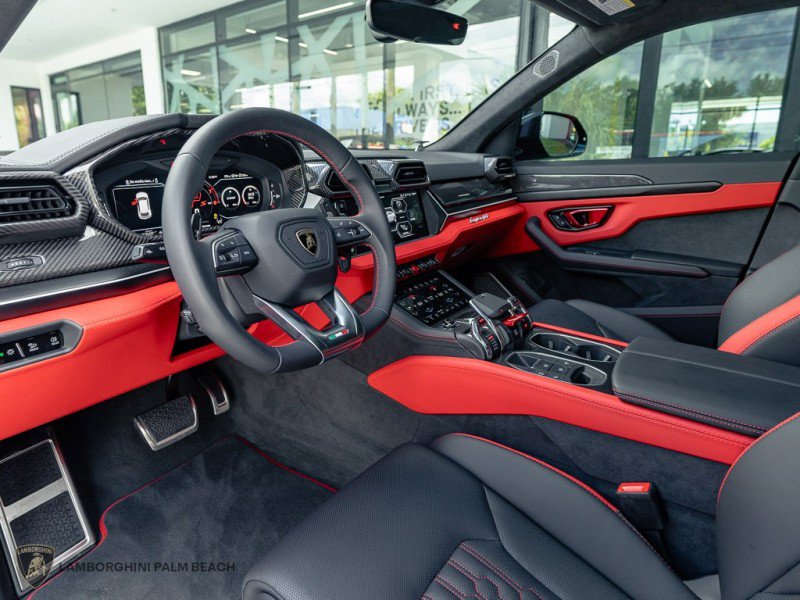 Used 2026 Lamborghini Urus SE AWD/4WD image 6
