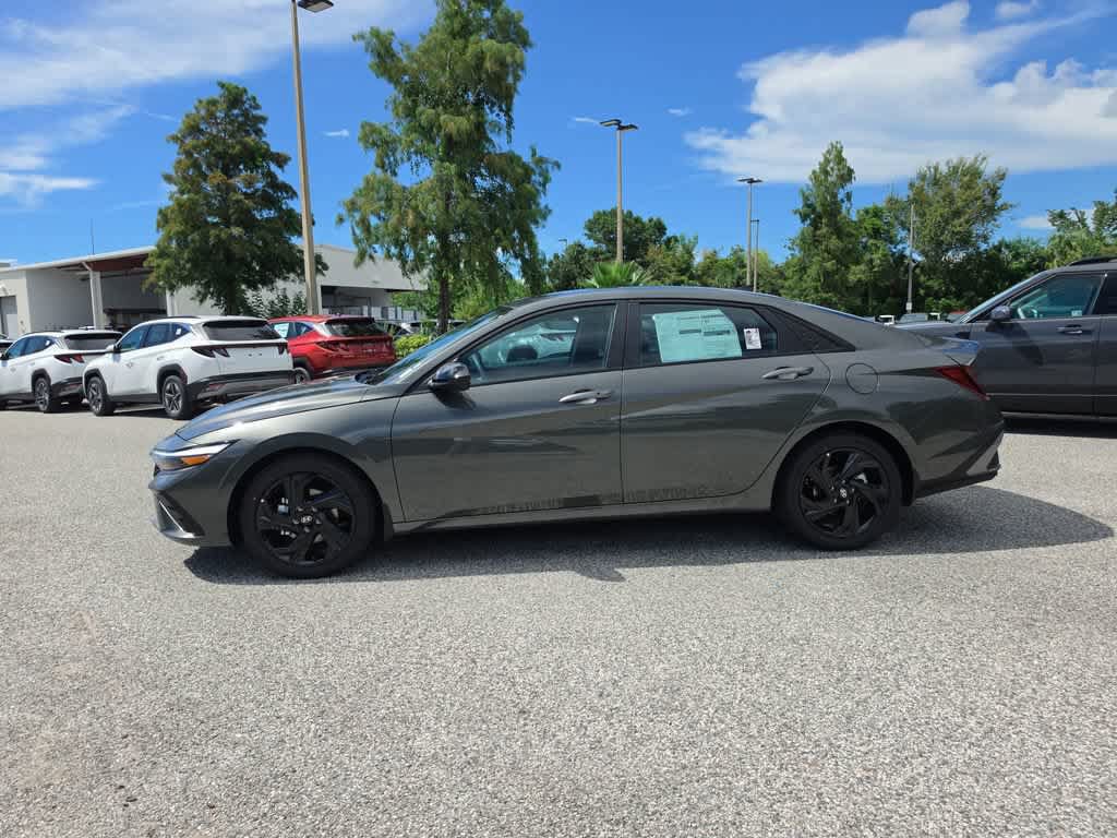 New 2026 Hyundai Elantra SEL Sport FWD image 3
