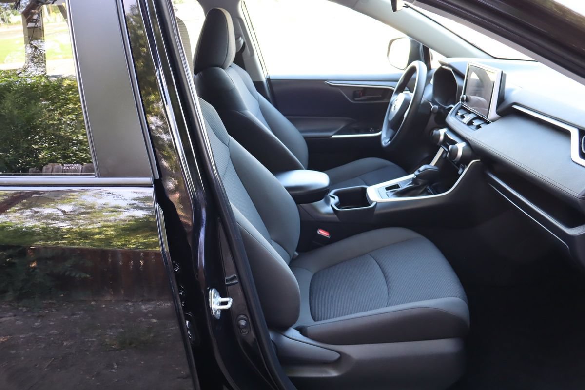 Used 2025 Toyota RAV4 LE AWD/4WD image 22