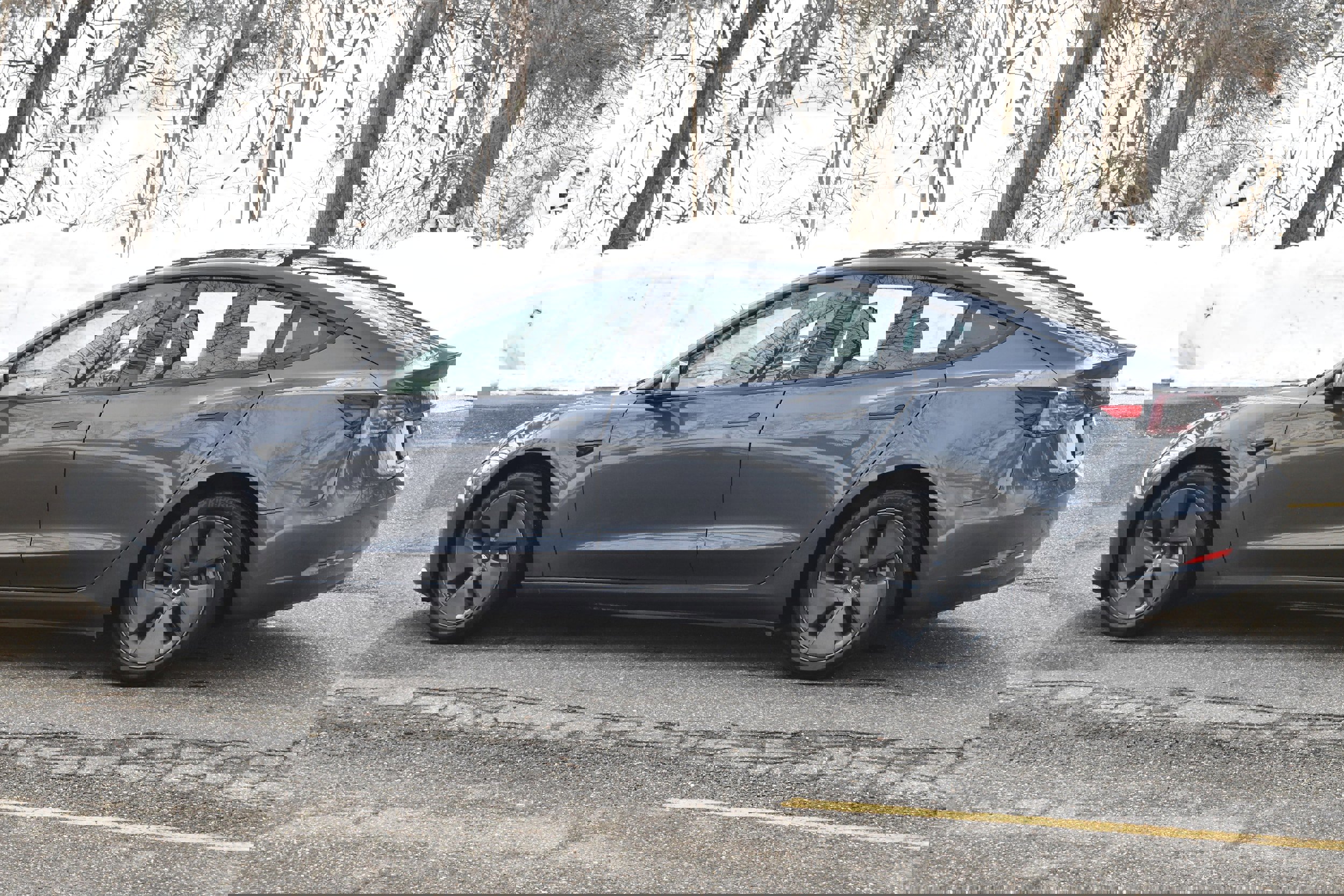 Used 2023 Tesla Model 3 Standard Range image 5