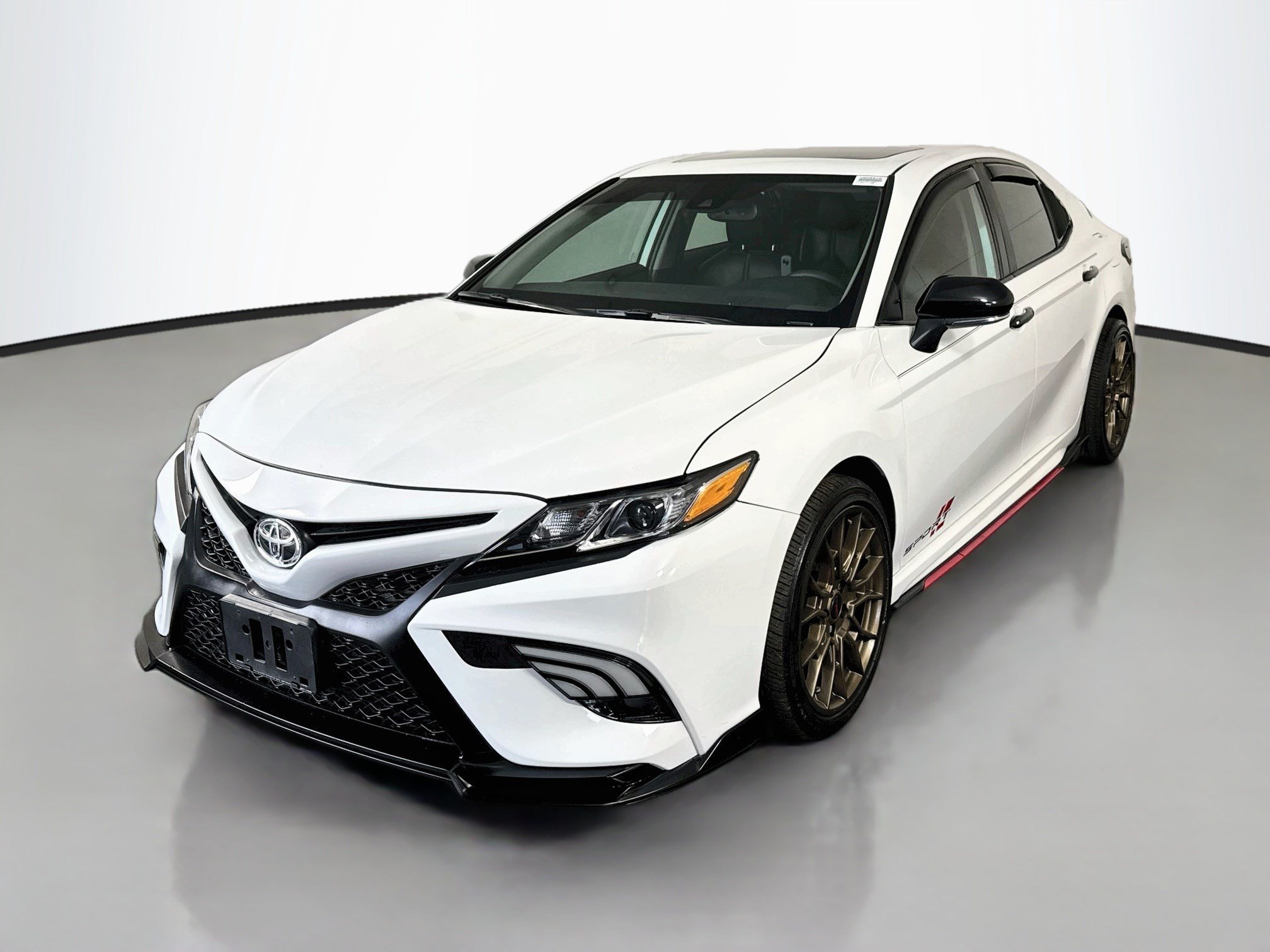 Used 2020 Toyota Camry SE w/ Convenience Package FWD image 4