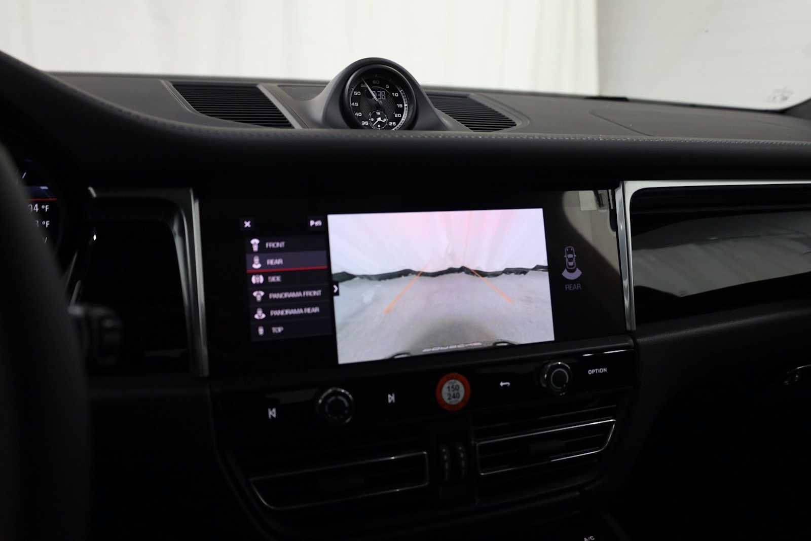 New 2026 Porsche Macan image 34