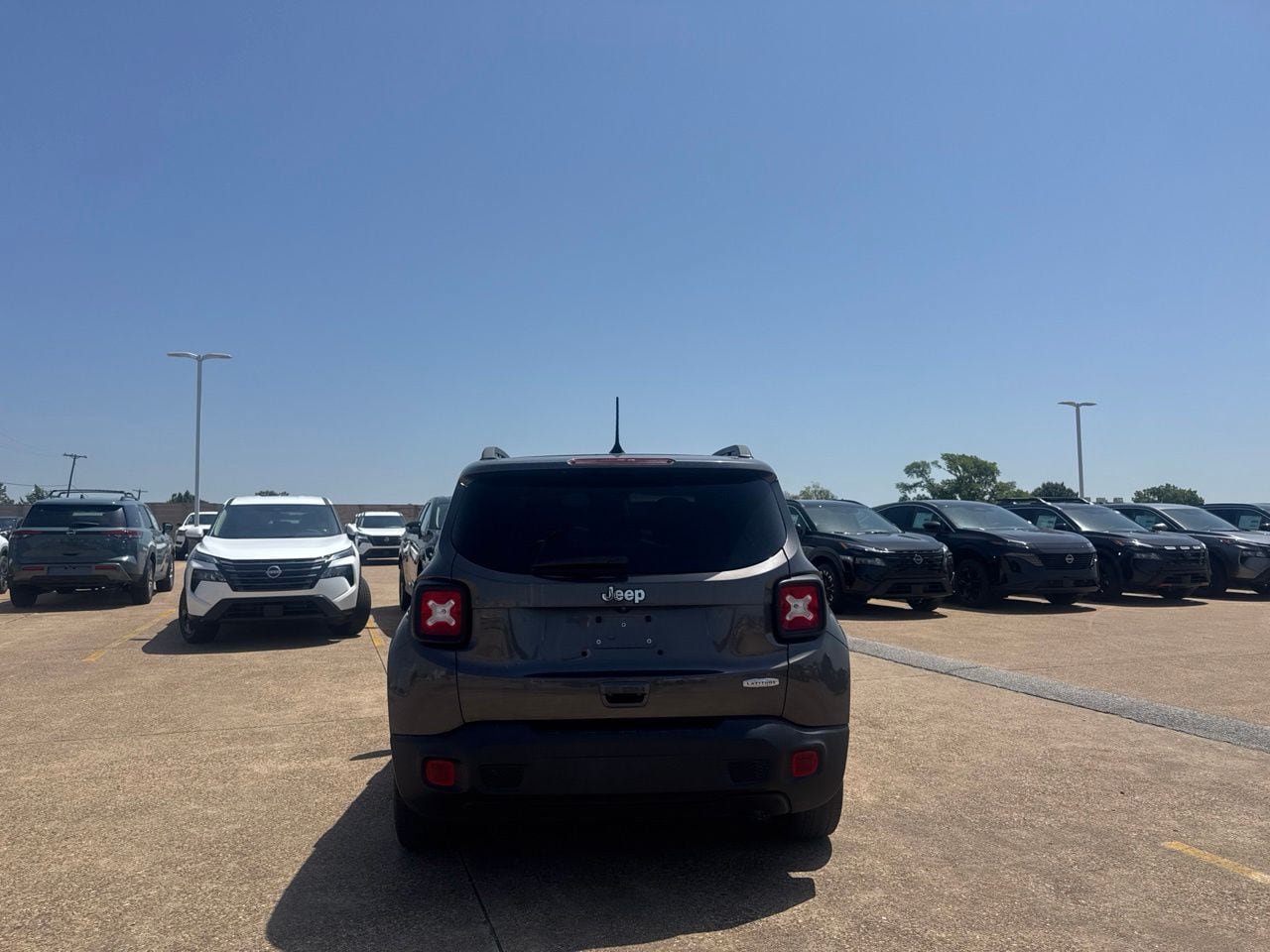 Used 2019 Jeep Renegade Latitude FWD image 16