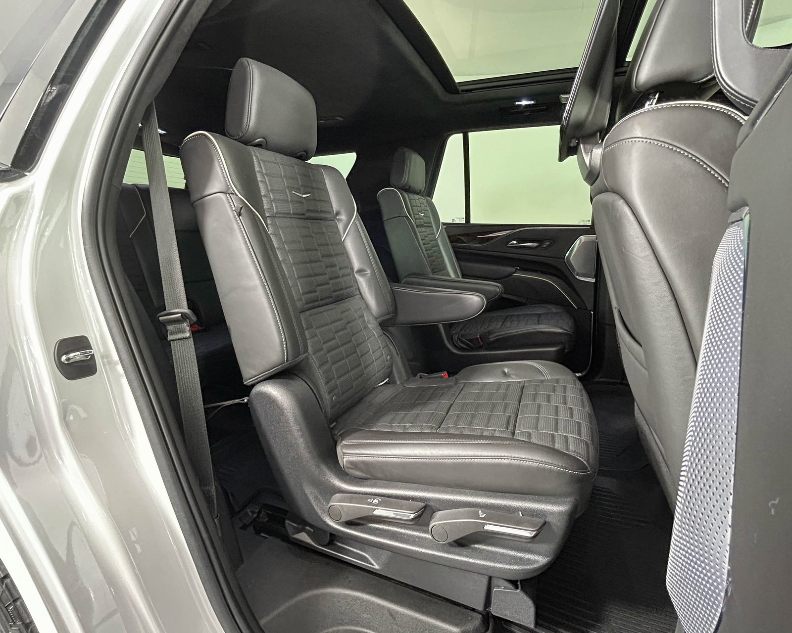 Used 2022 Cadillac Escalade Sport Platinum w/ LPO, Floor Liner Package image 18