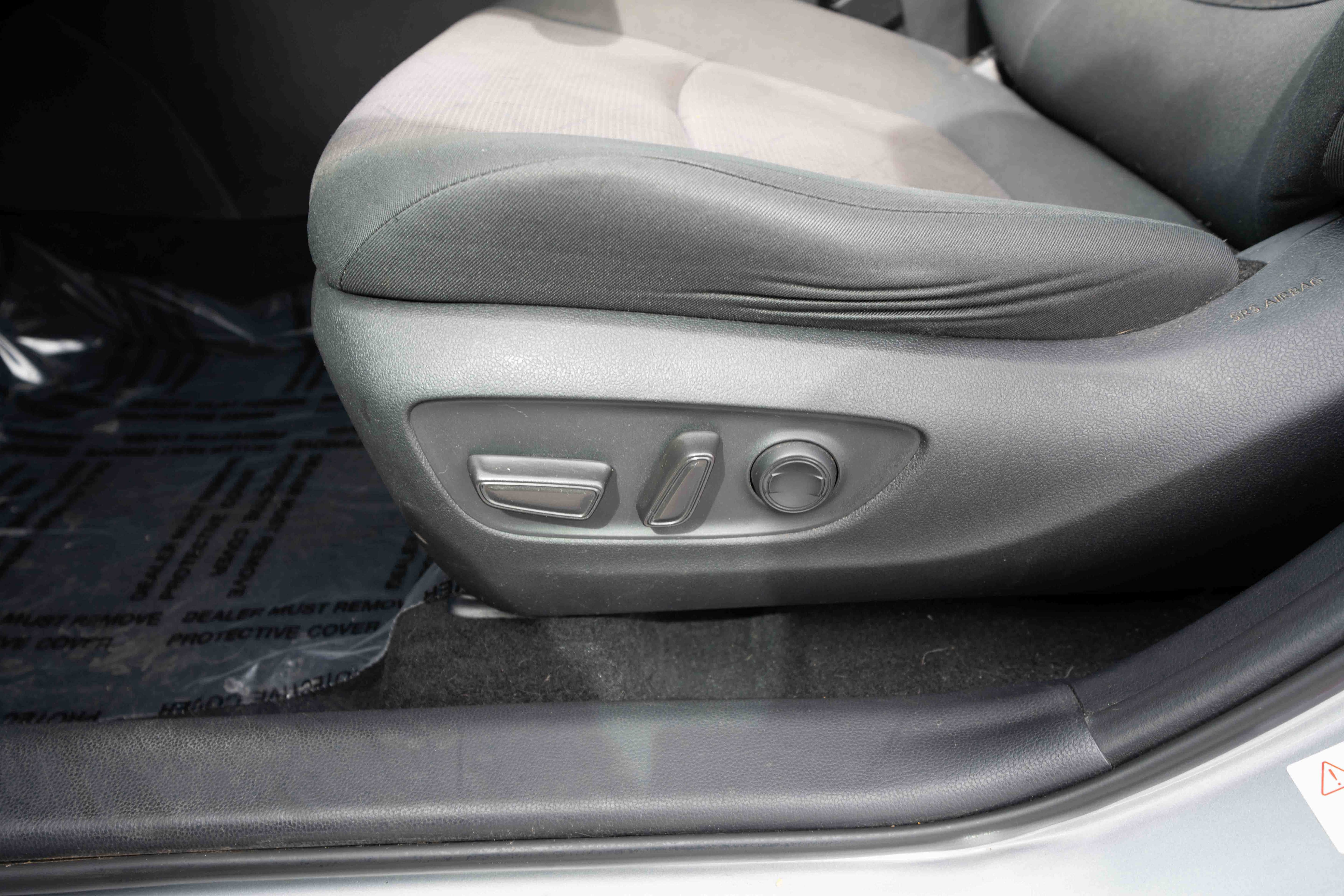 Used 2019 Toyota RAV4 XLE w/ Convenience Package AWD/4WD image 12
