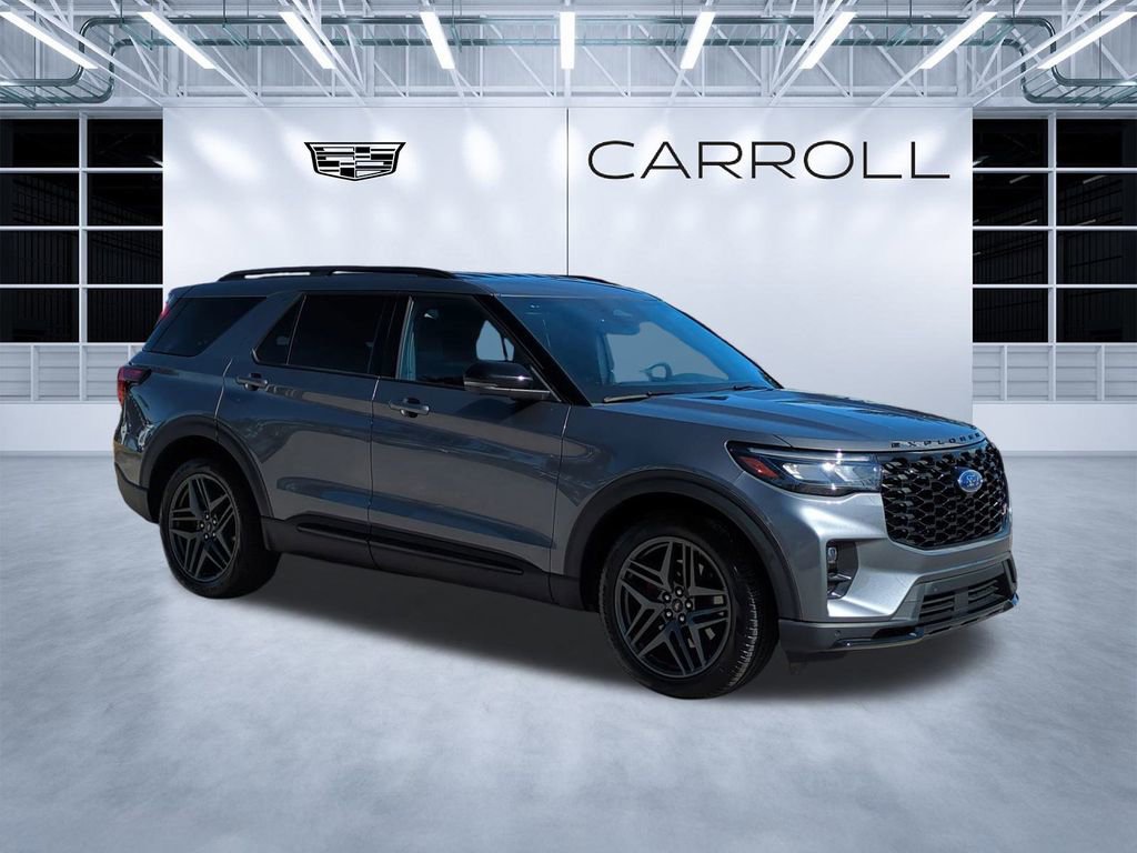 Used 2025 Ford Explorer ST image 2