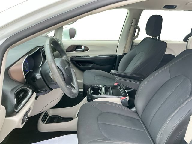 Used 2018 Chrysler Pacifica Touring Plus FWD image 9