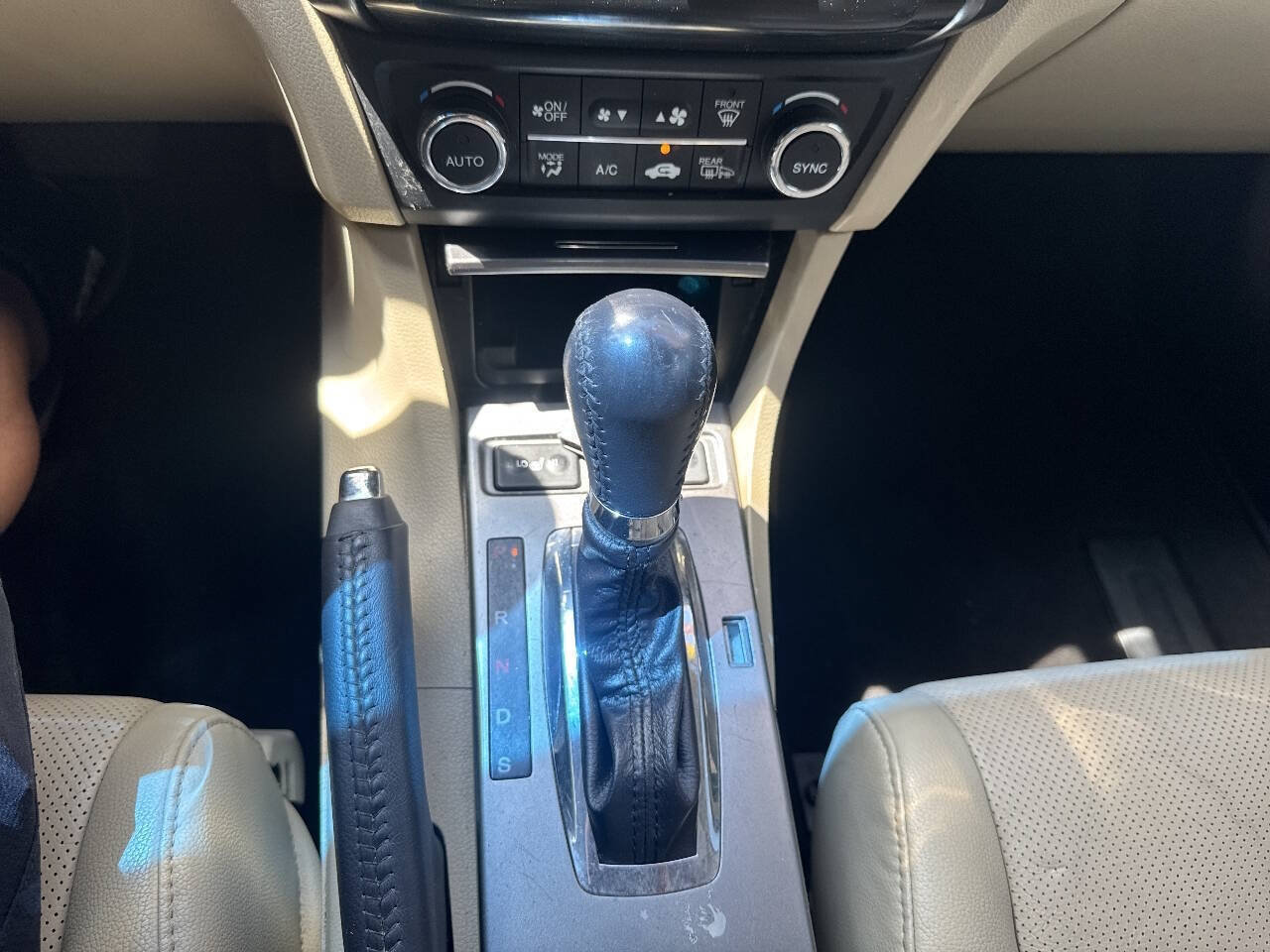 Used 2014 Acura ILX w/ Premium Package FWD image 12