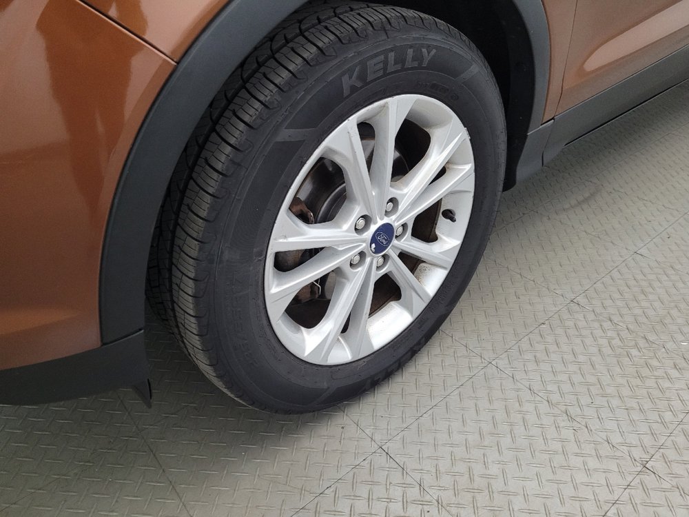 Used 2017 Ford Escape SE w/ SE Cold Weather Package FWD image 31