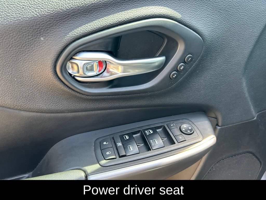 Certified 2019 Jeep Cherokee Limited AWD/4WD image 12
