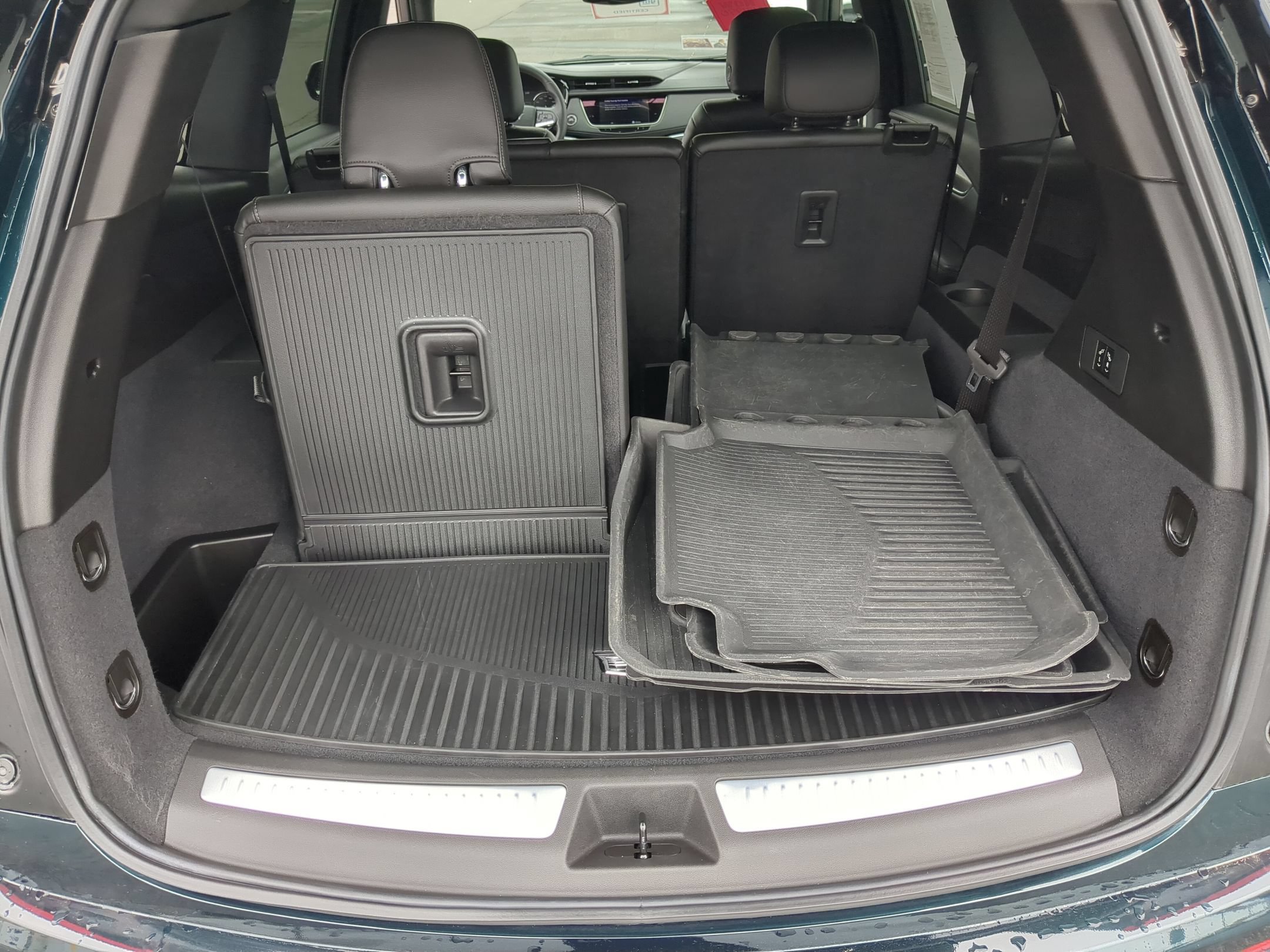 Certified 2024 Cadillac XT6 Luxury w/ LPO, Floor Liner Package AWD/4WD image 24