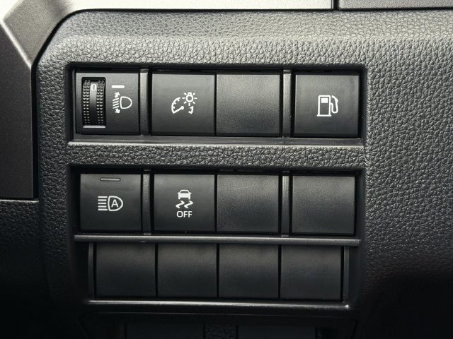 Used 2025 Toyota 4Runner SR5 AWD/4WD image 22