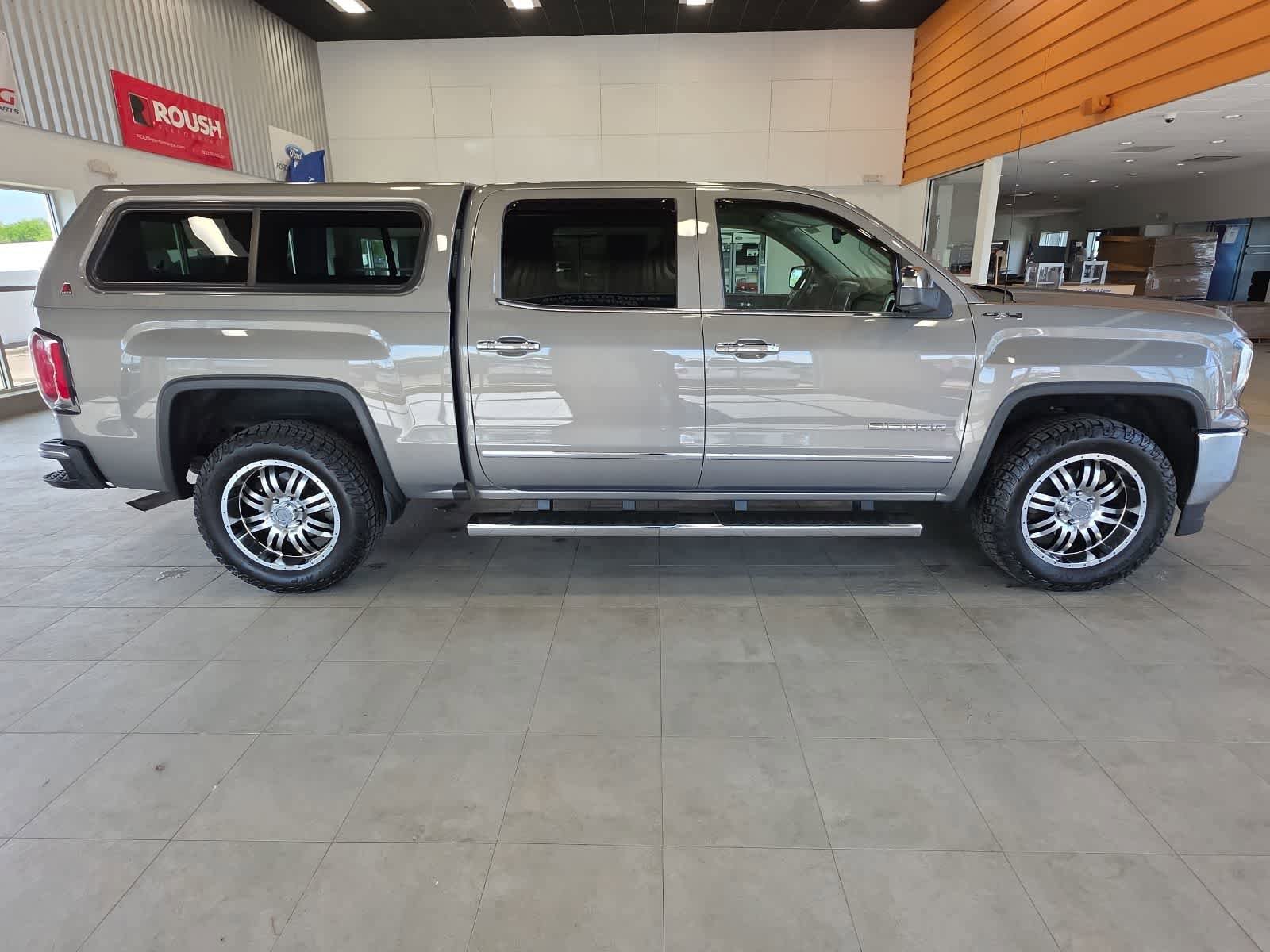 Used 2017 GMC Sierra 1500 SLT w/ SLT Premium Package AWD/4WD image 6