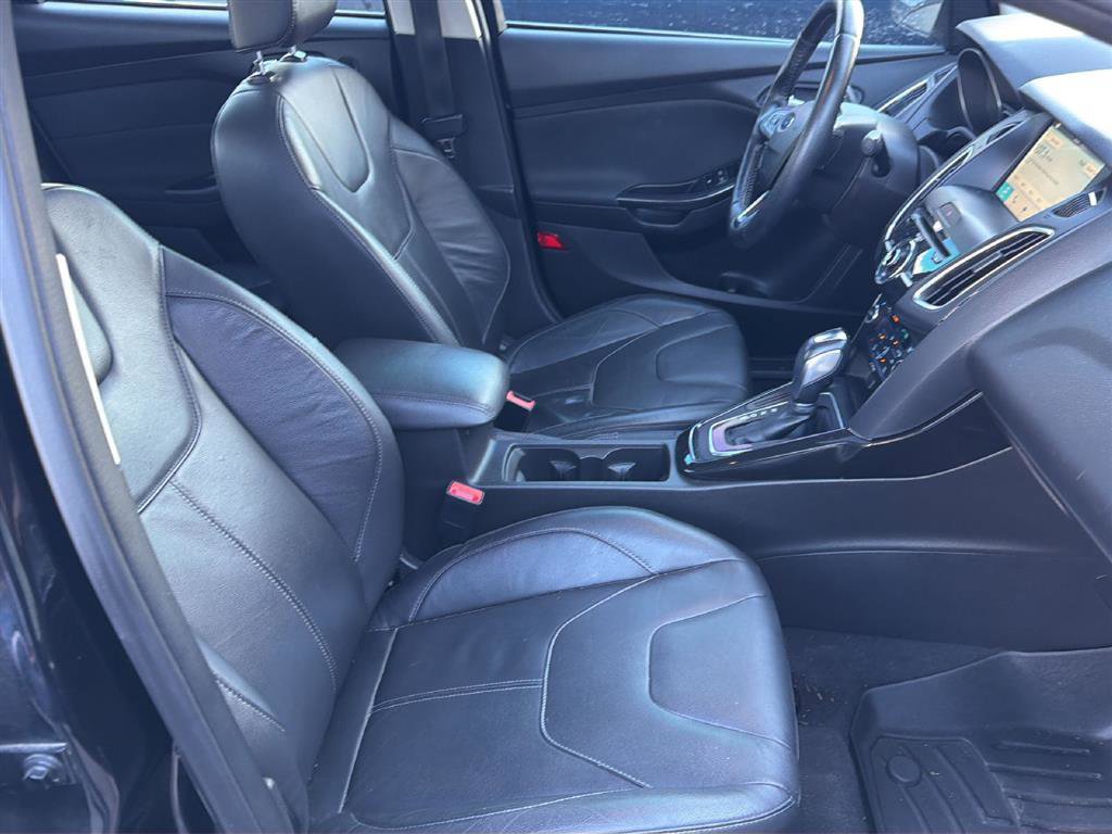 Used 2016 Ford Focus Titanium w/ Titanium Technology Package image 15