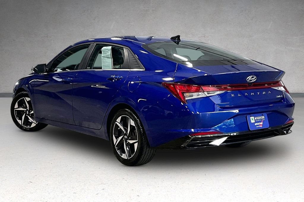 Used 2022 Hyundai Elantra Limited w/ Cargo Package FWD image 4
