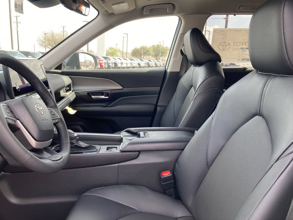 New 2026 Toyota Grand Highlander AWD image 2