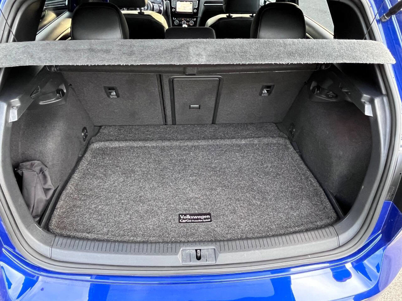 Used 2017 Volkswagen Golf R 4-Door image 40