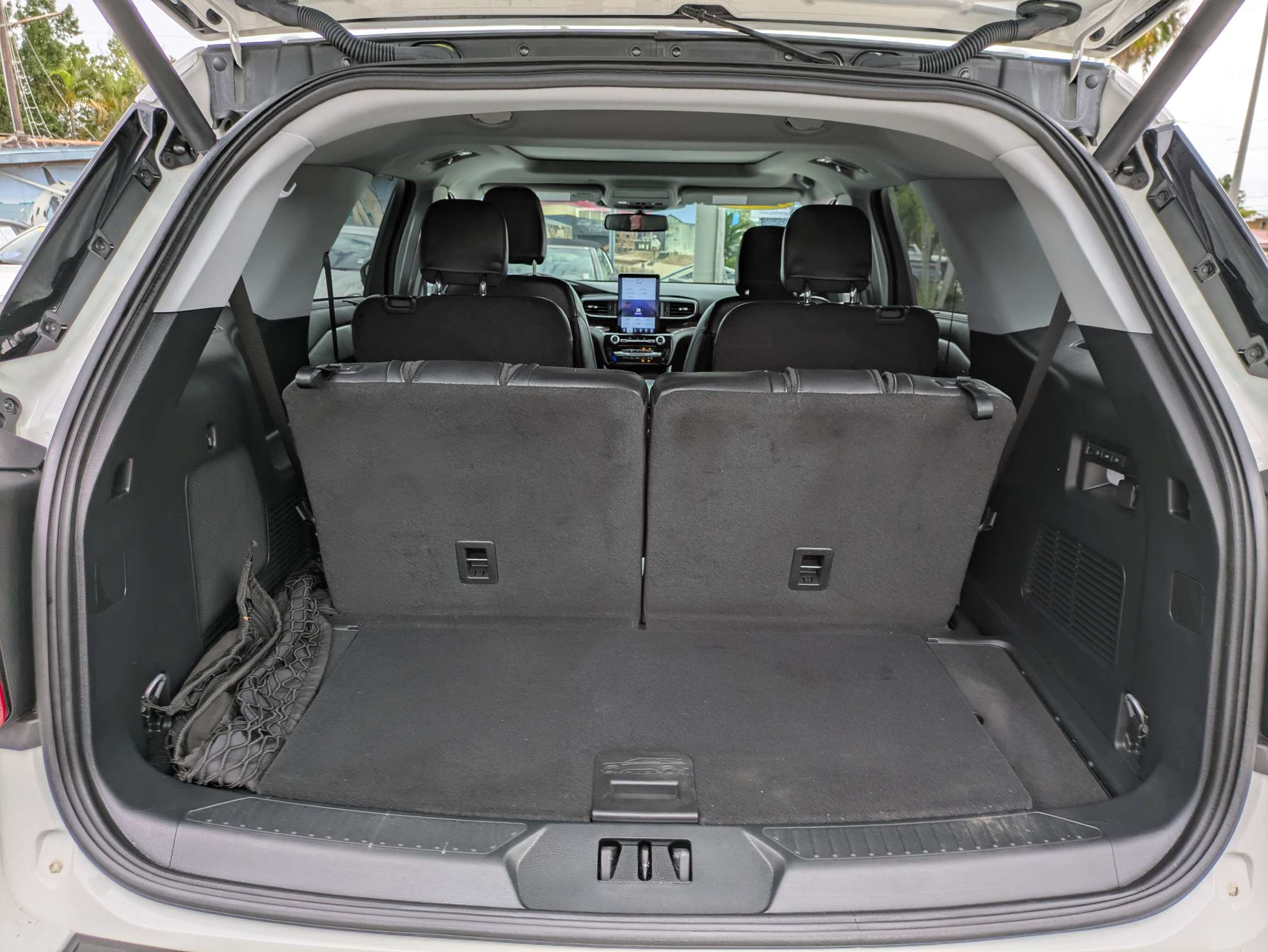 Used 2023 Ford Explorer Limited w/ Limited Technology Package RWD image 13