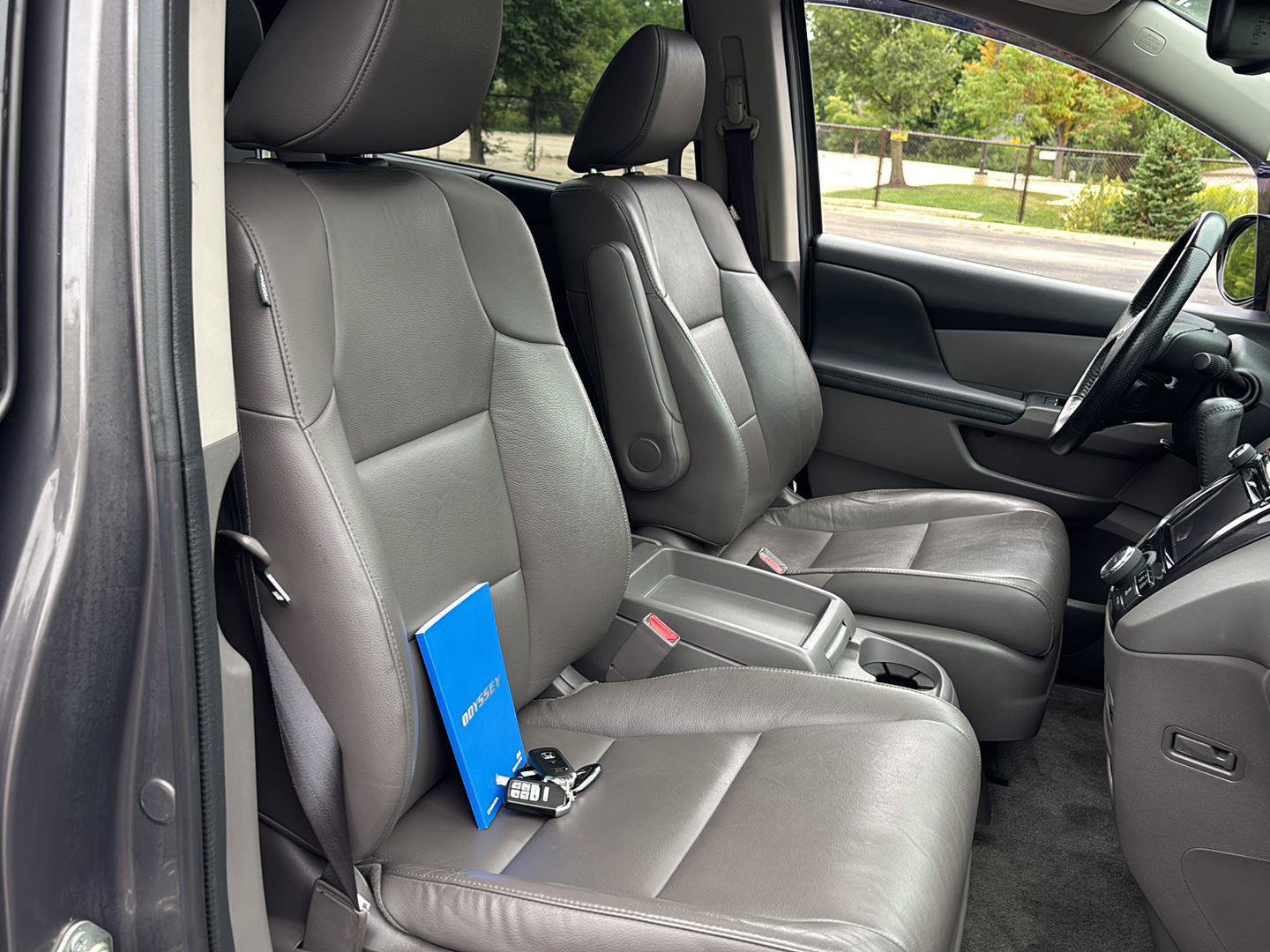 Used 2015 Honda Odyssey Touring Elite image 12