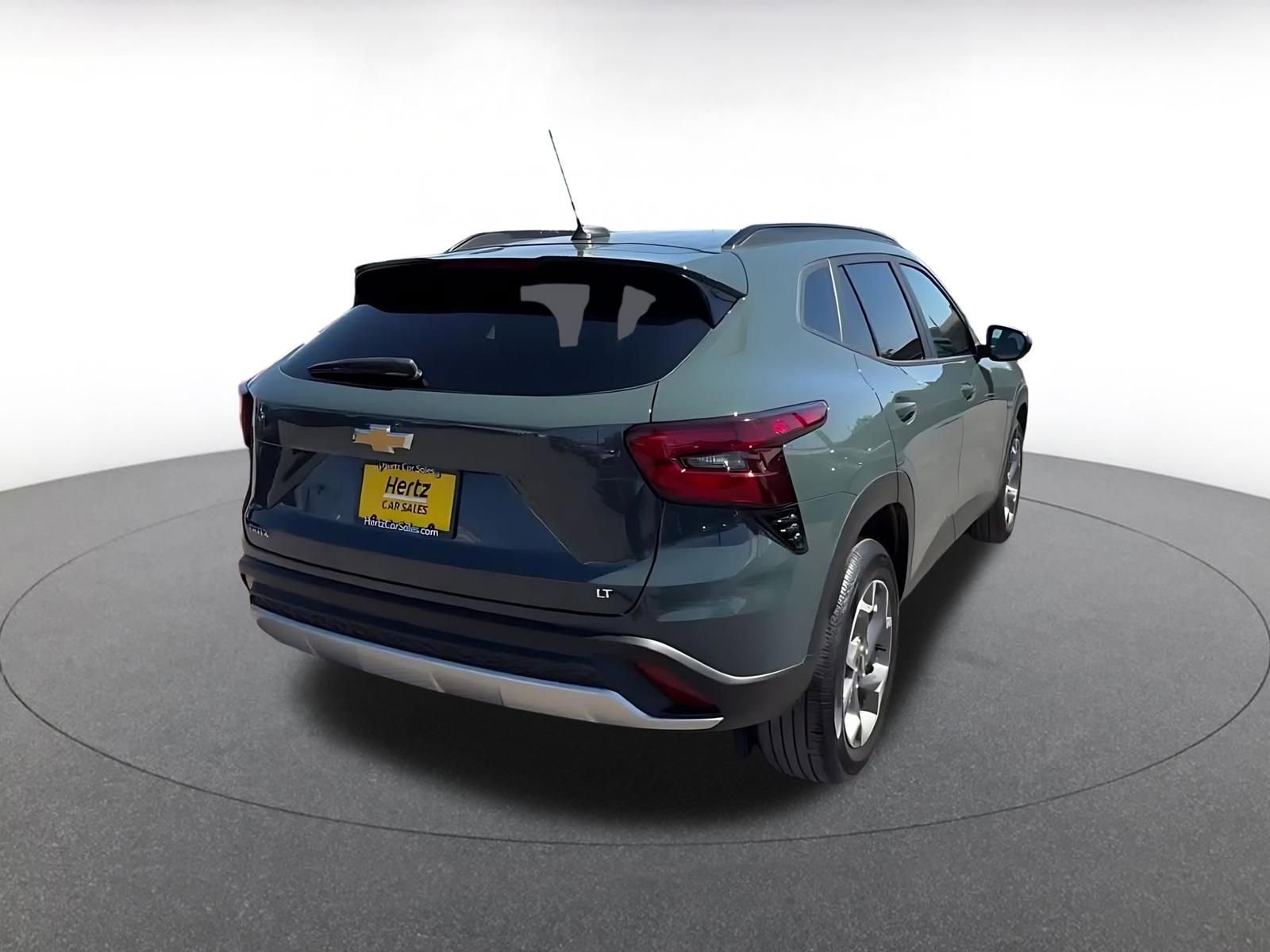 Used 2025 Chevrolet Trax LT FWD image 14