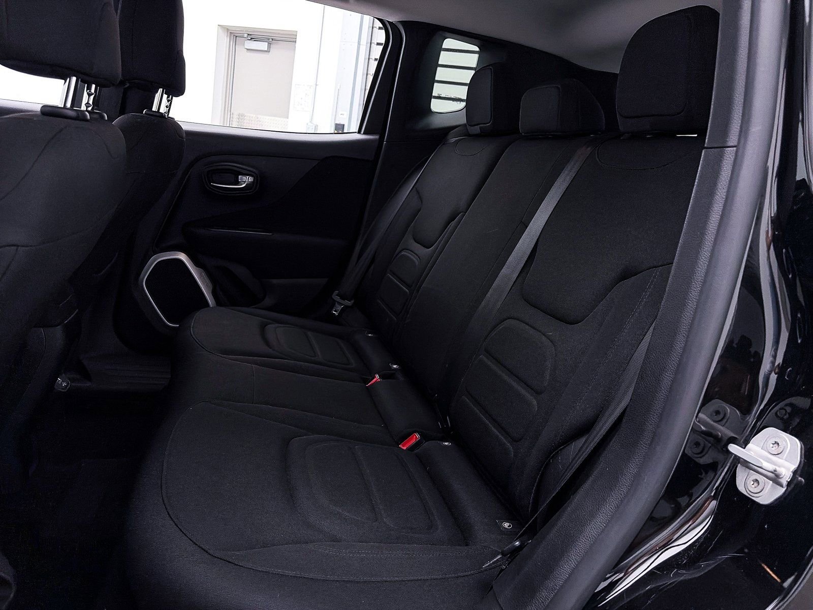 Used 2019 Jeep Renegade Latitude w/ Cold Weather Group image 29