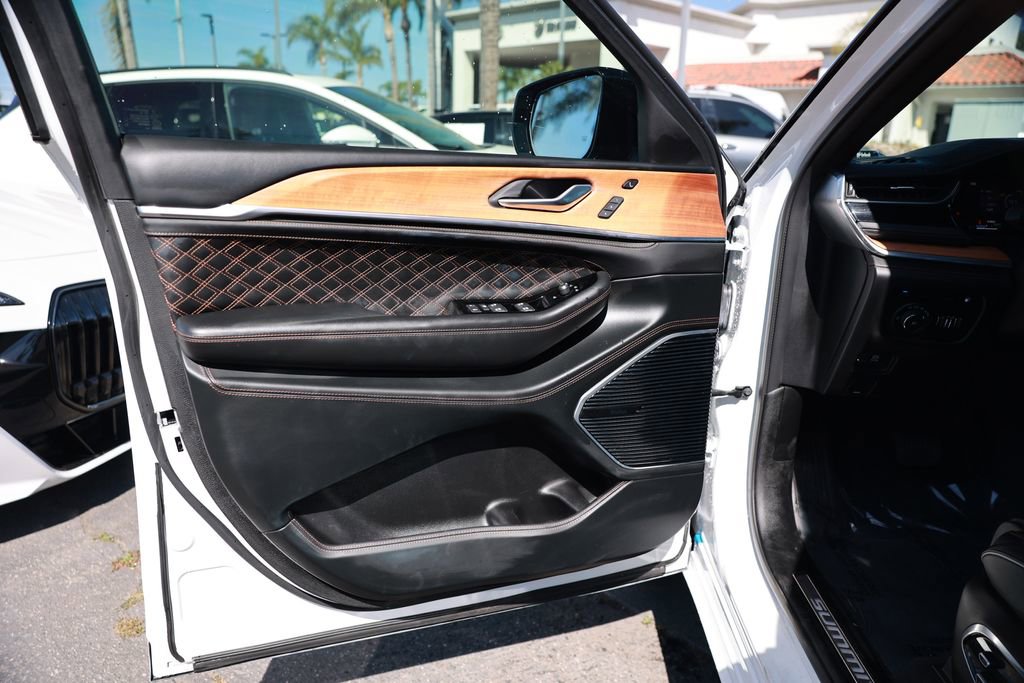 Used 2022 Jeep Grand Cherokee Summit AWD/4WD image 16