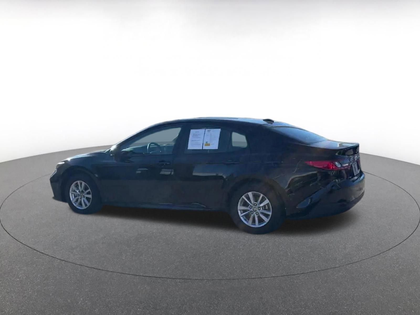 Used 2025 Toyota Camry LE image 10