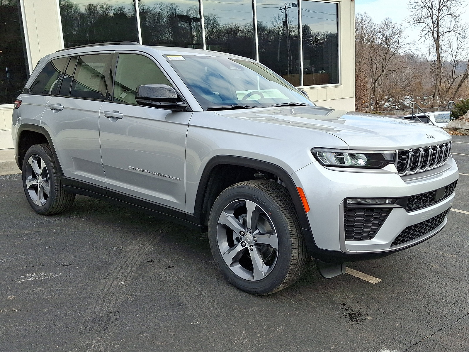 New 2026 Jeep Grand Cherokee Limited AWD/4WD image 2