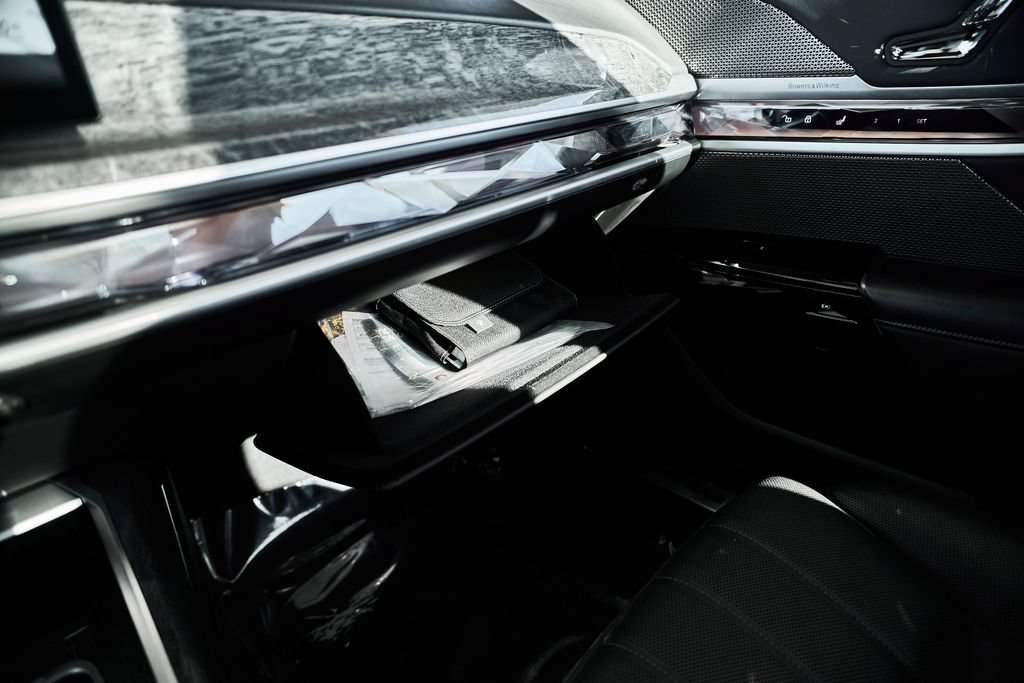 Used 2024 BMW 740i w/ Premium Package RWD image 47