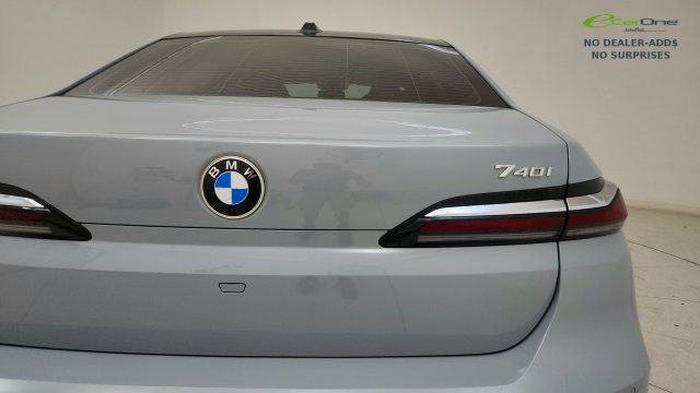 Used 2025 BMW 740i RWD image 26