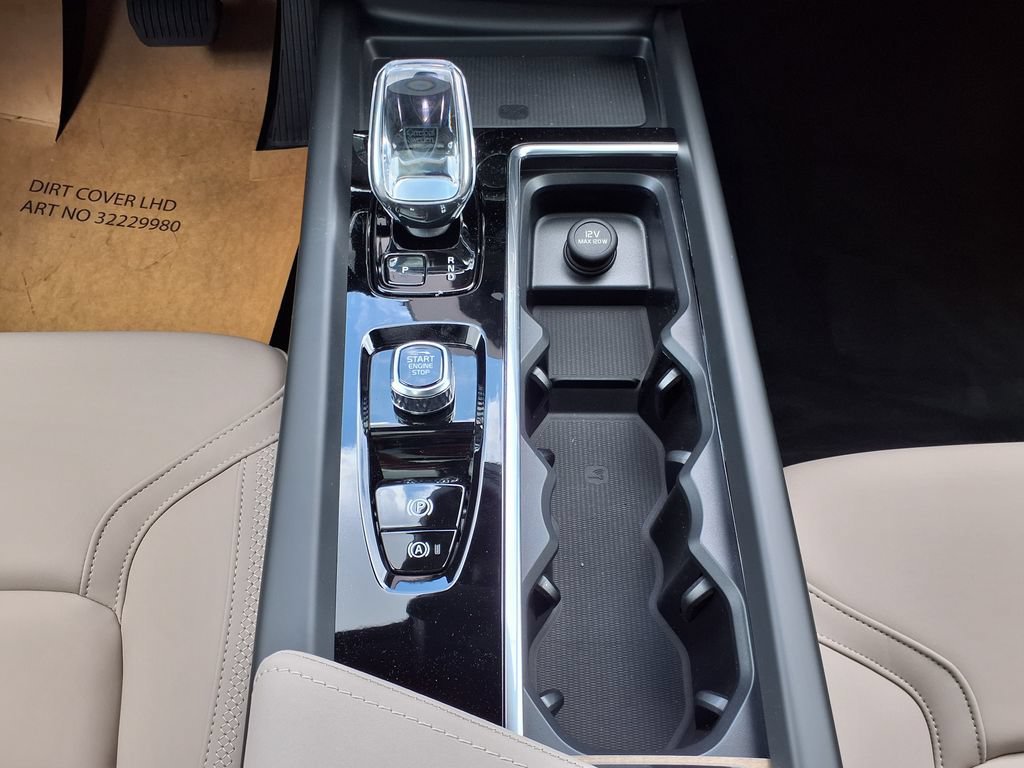 New 2026 Volvo XC60 B5 Plus w/ Protection Package Premier AWD/4WD image 27