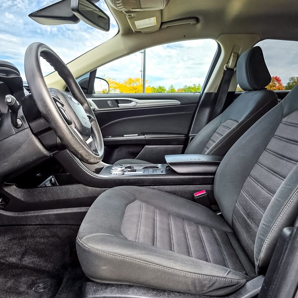 Used 2020 Ford Fusion SE FWD image 18