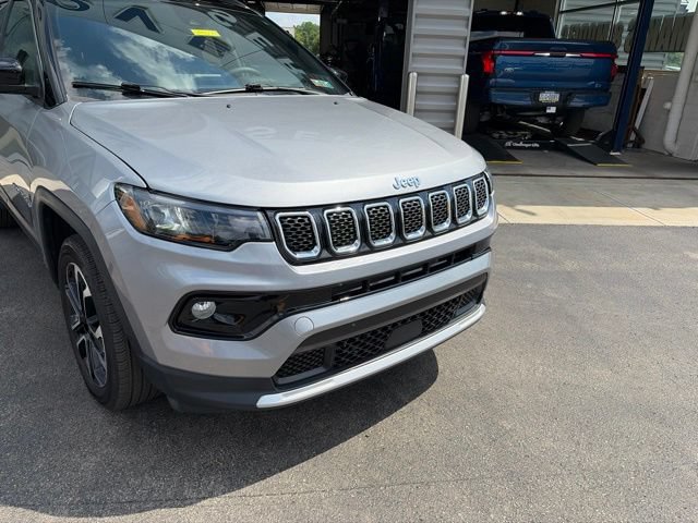 Used 2024 Jeep Compass Limited AWD/4WD image 5