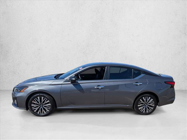 Used 2024 Nissan Altima 2.5 SV FWD image 9