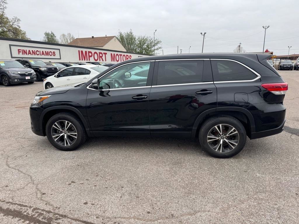 Used 2019 Toyota Highlander LE FWD image 5